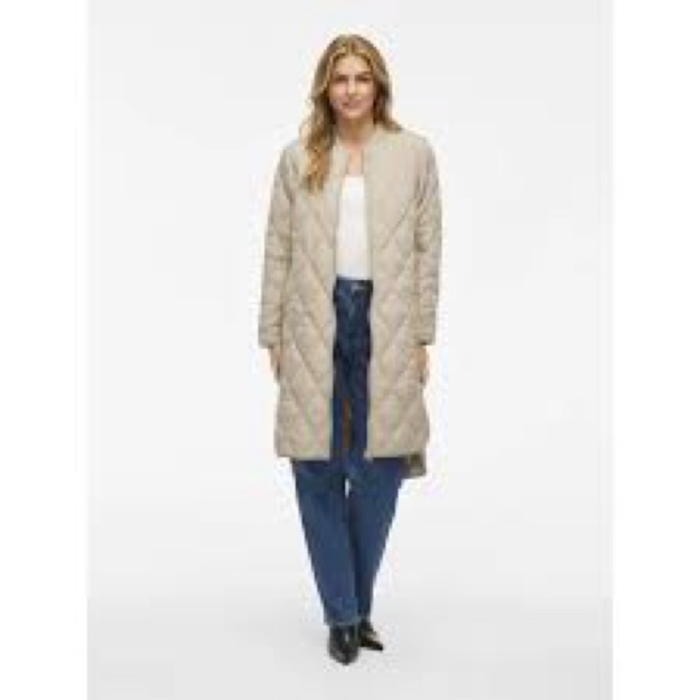 Vero Moda Natalie Lightweight Quilted Coat
Oatmeal Ladies Small NWOT